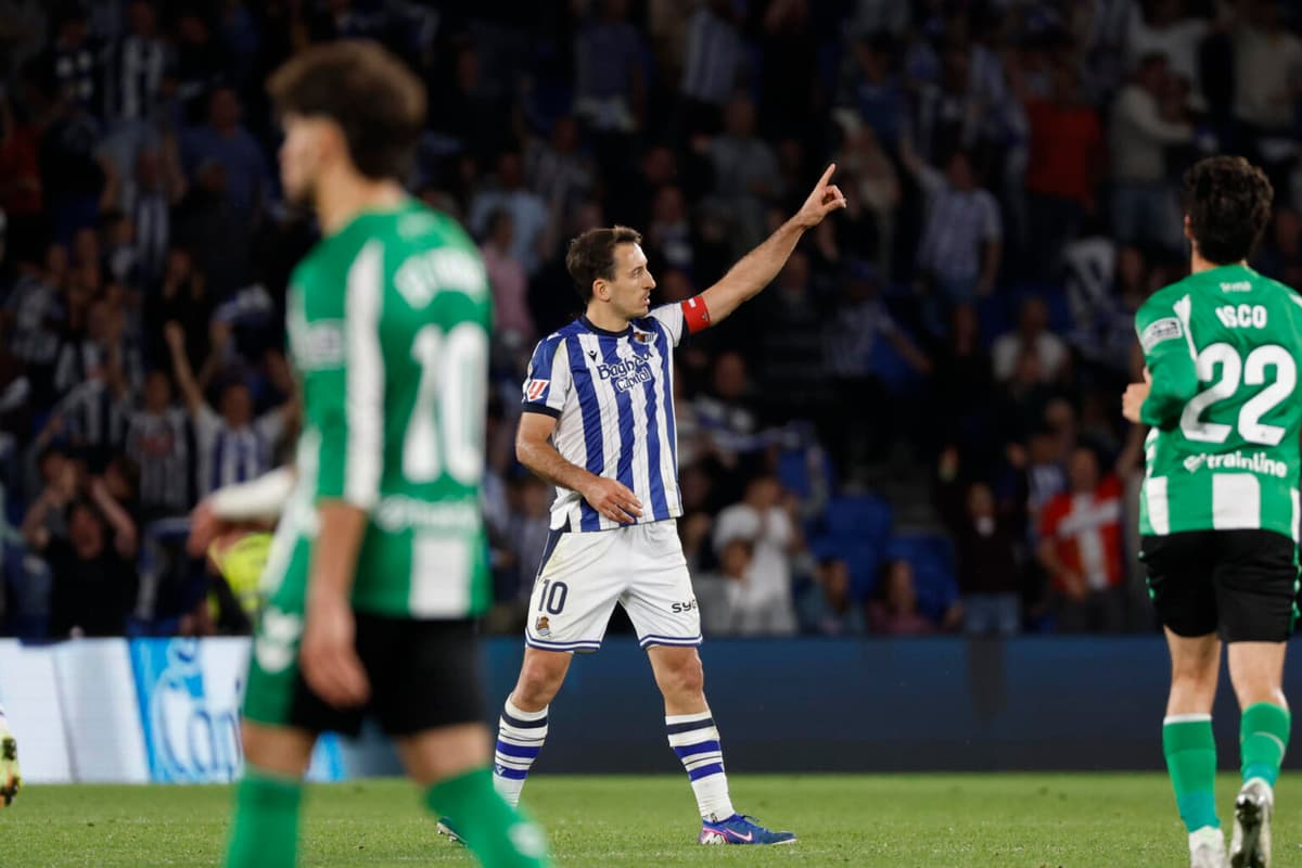 Gol del brasileño Antony para el Betis, que igualó Oyarzábal, de penalti en el añadido