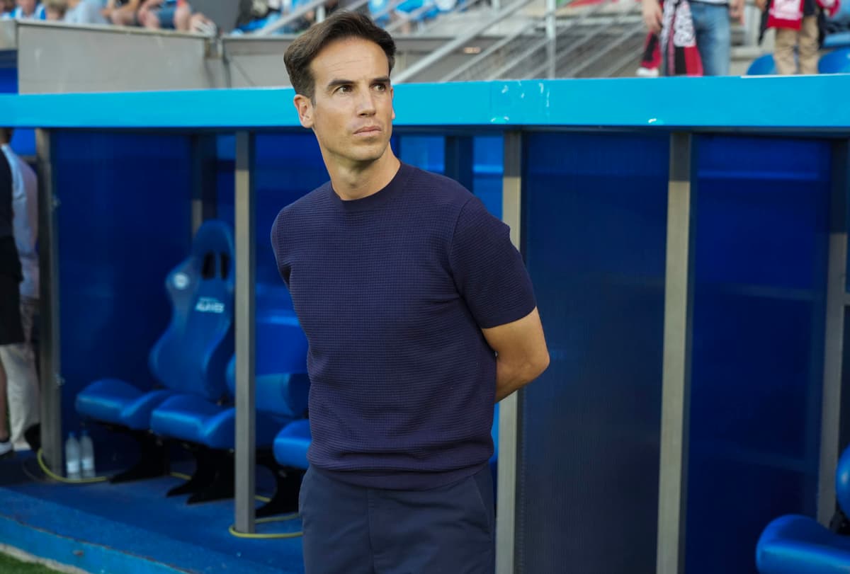 El DT español Íñigo Pérez lleva al Rayo a una final europea, ¿antes de marchar al Villarreal?
