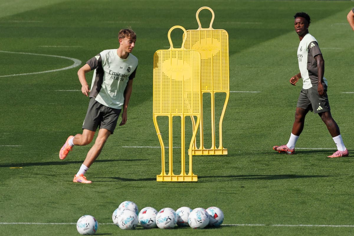 Español Huijsen vuelve con el grupo, mientras el pulso Mbappé-Arbeloa centra las miradas