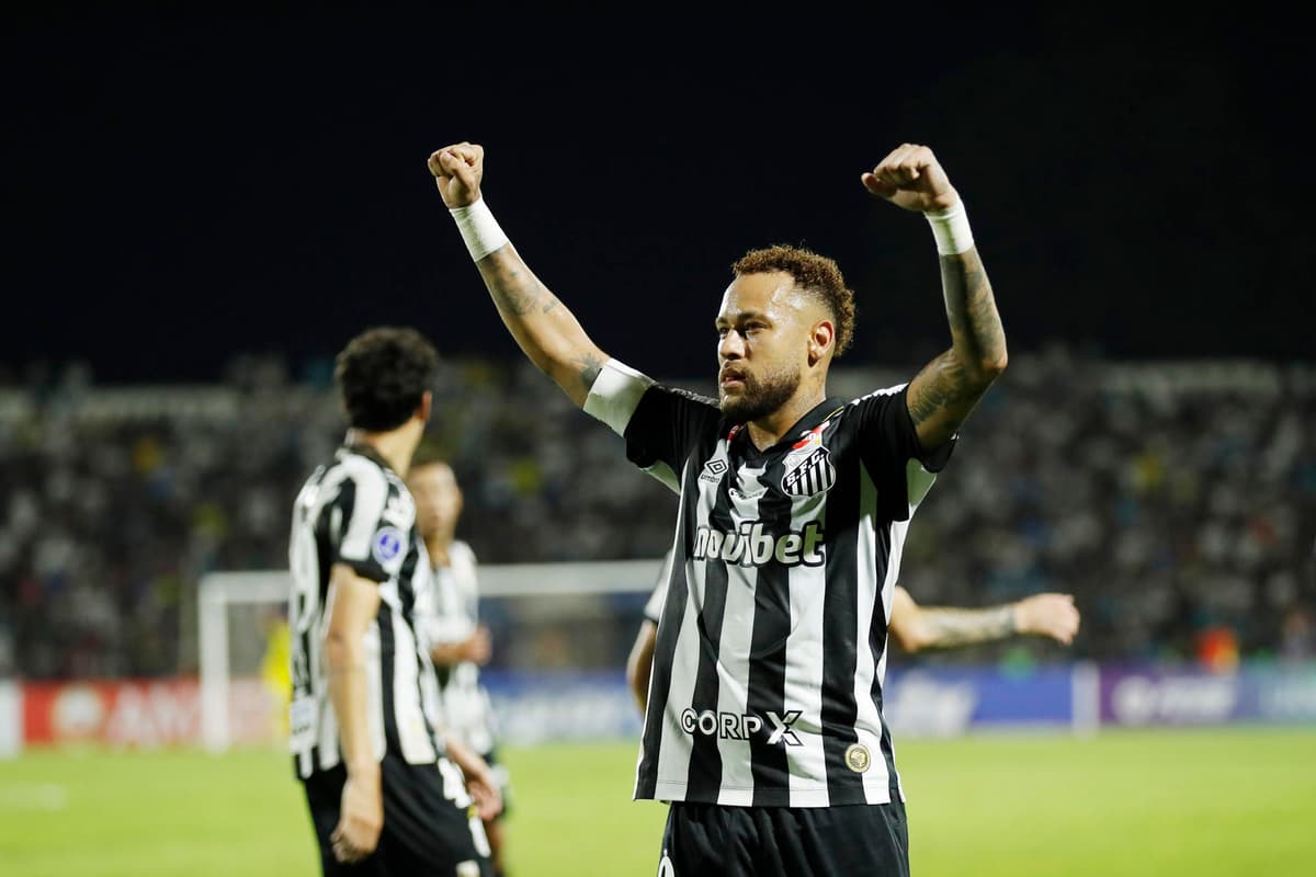 RESCATE EN EL FINAL: brasileño Neymar firma un doblete y salva al Santos ante Chapecoense