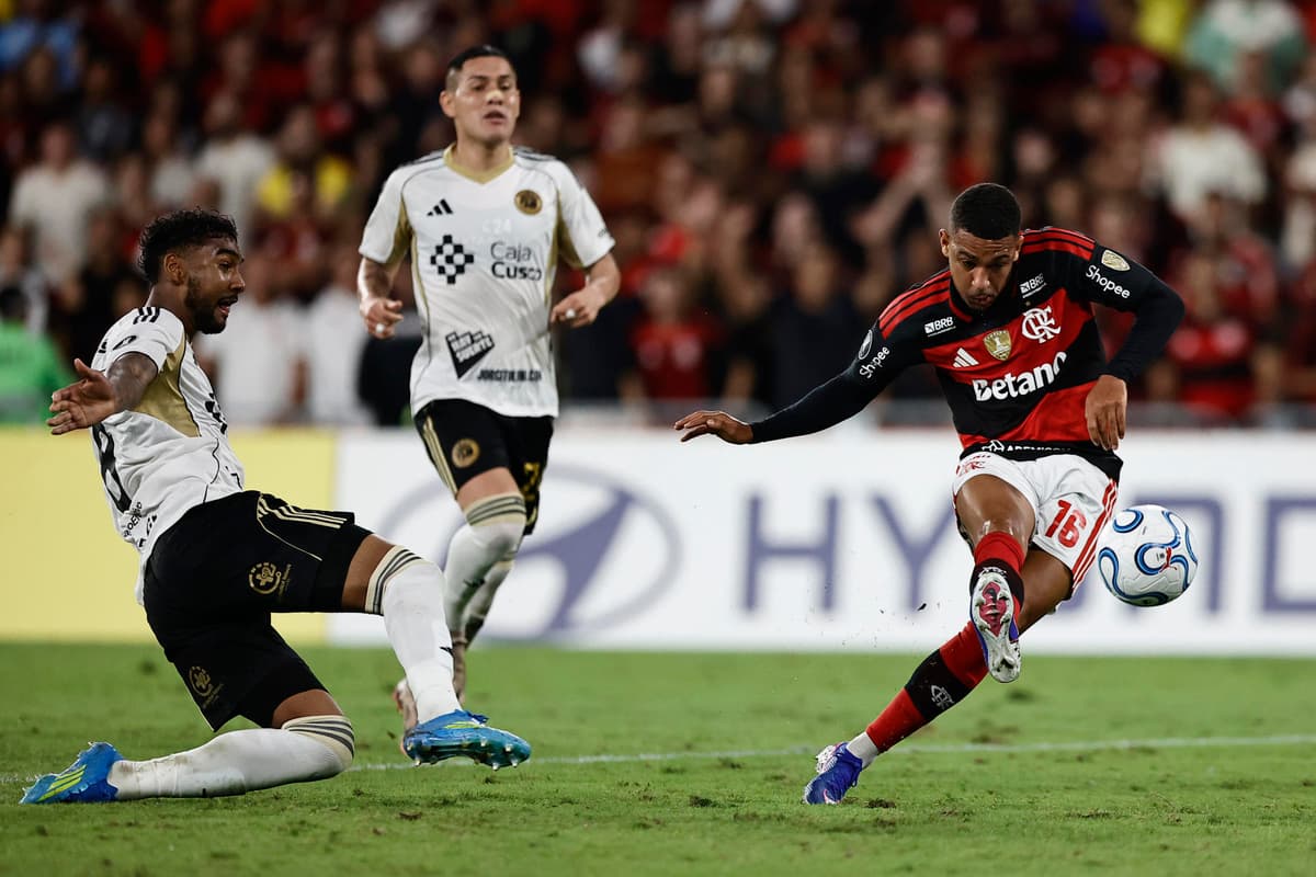 CAMPEÓN Flamengo cierra con broche de oro fase de grupos con doblete de brasileño Bruno Henrique