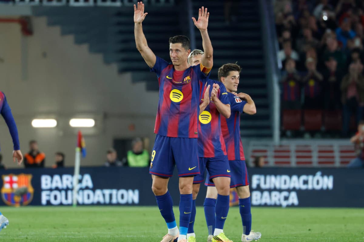 Polaco Lewandowski, emocionado en su adiós al Barcelona, con triunfo 3-1 sobre el Real Betis