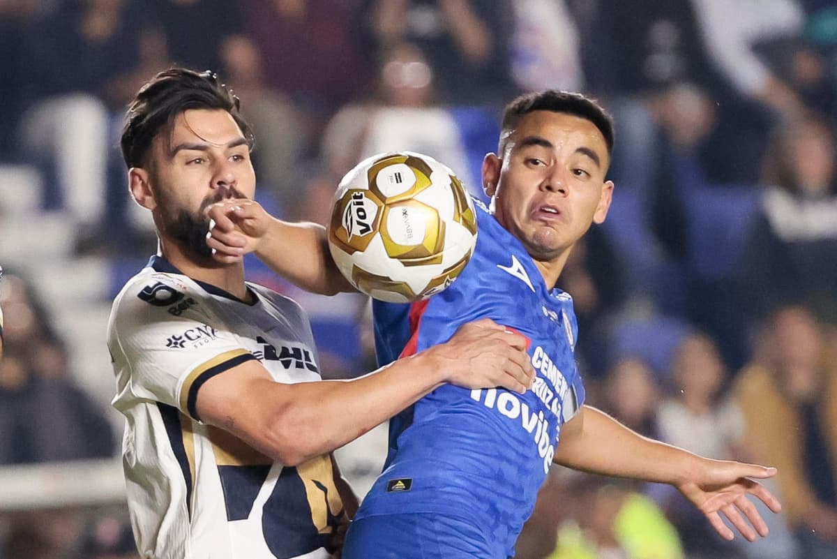 Costarricense Navas brilló y Pumas empató en casa de Cruz Azul. Todo a definir en la vuelta