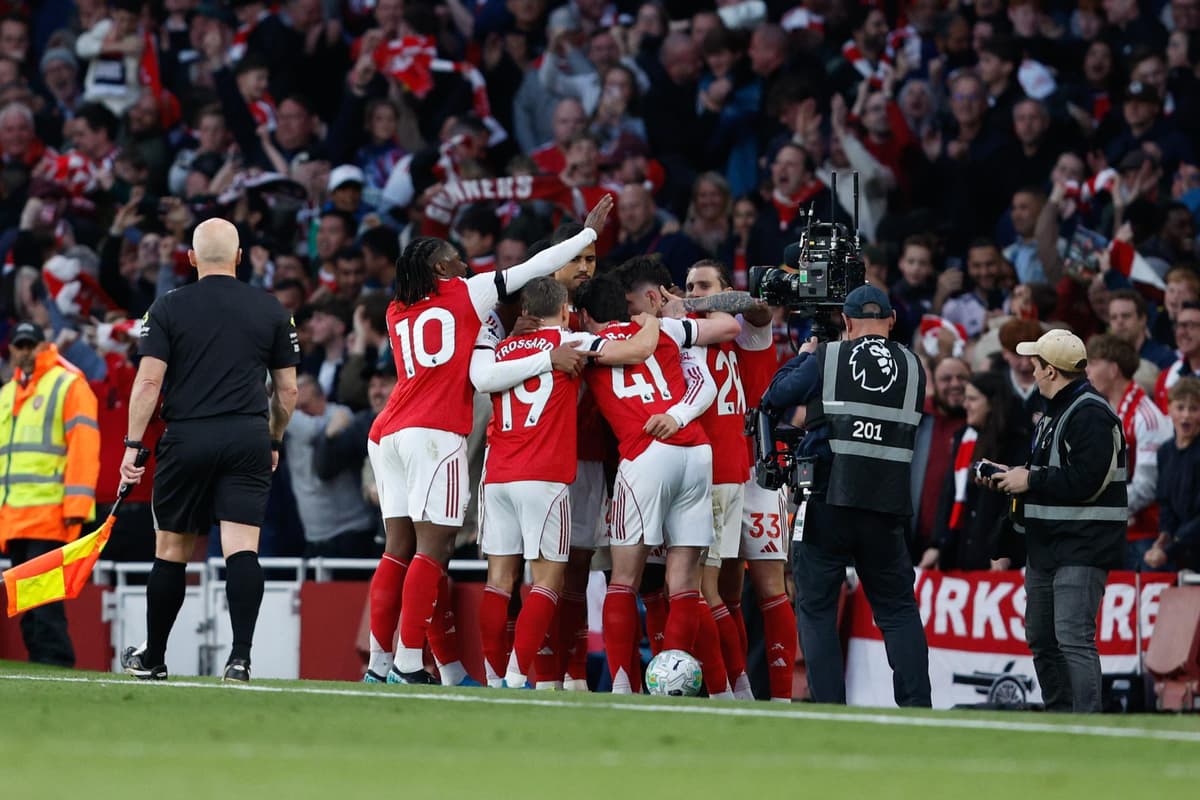 El Arsenal gana la Premier League tras 22 años, con talento de Brasil, Ecuador y Colombia a bordo