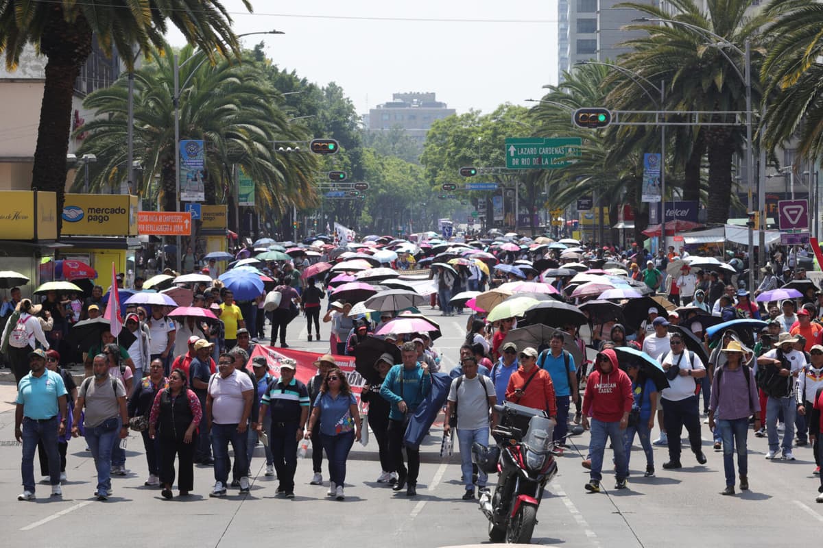 PROTESTAS: Maestros mexicanos toman el aeropuerto de Oaxaca previo al Mundial