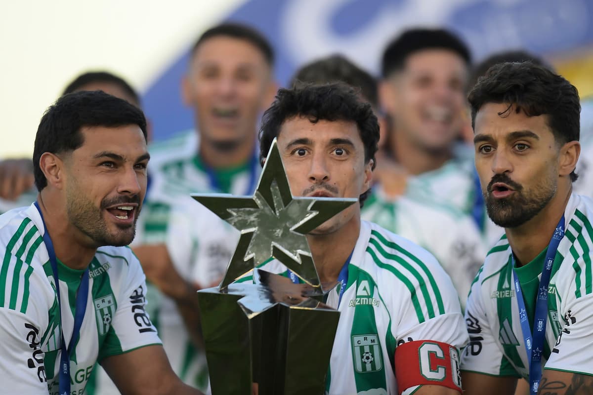 En Uruguay, Racing celebra con sus hinchas su primer título profesional en 107 años