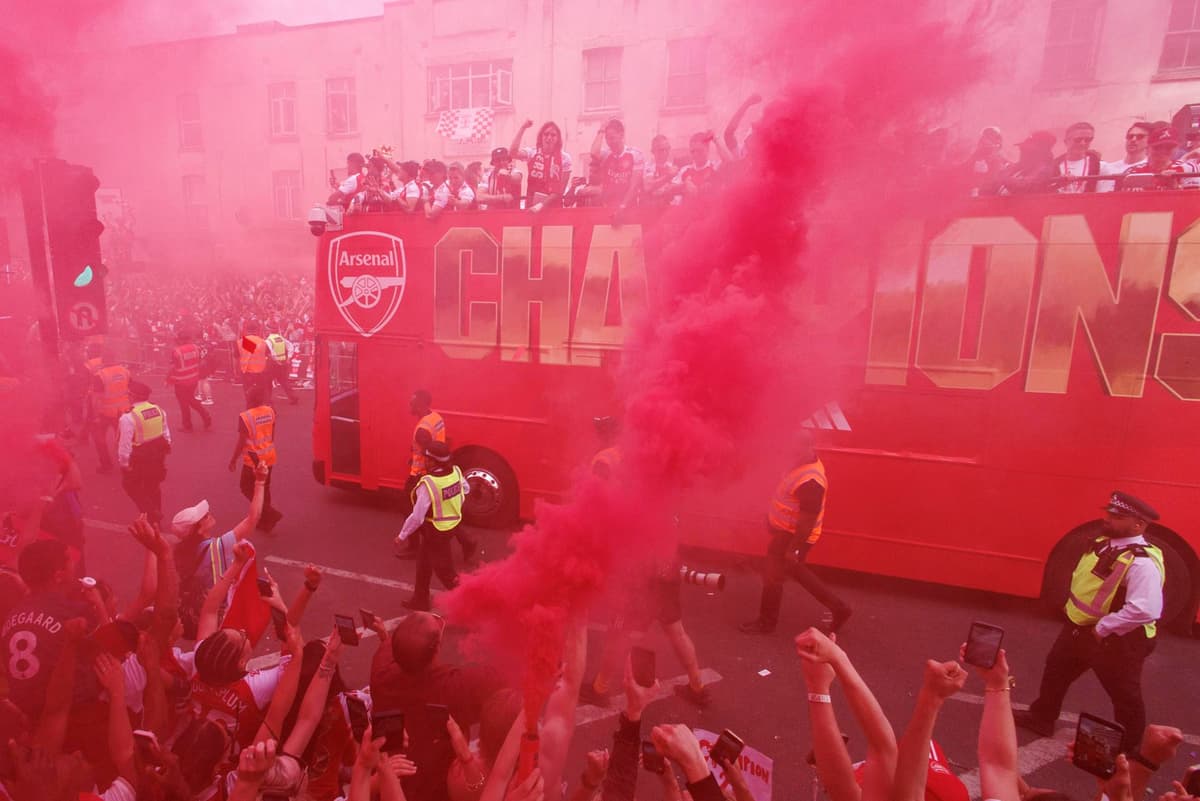 APOTEOSIS El Arsenal saca 1.5 millones de personas a la calle, en celebración por Premier League