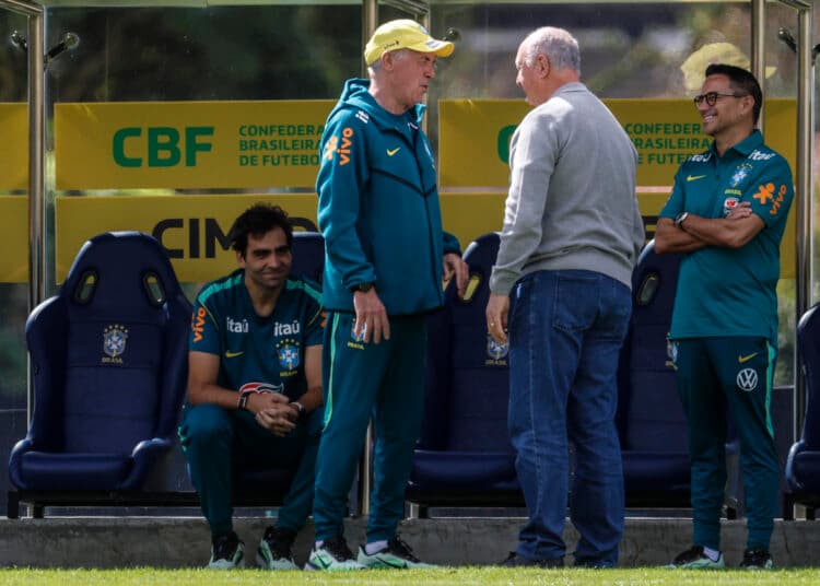 GANADORES Italiano Ancelotti y brasileño Scolari intercambian ideas en práctica de la Verdeamarela