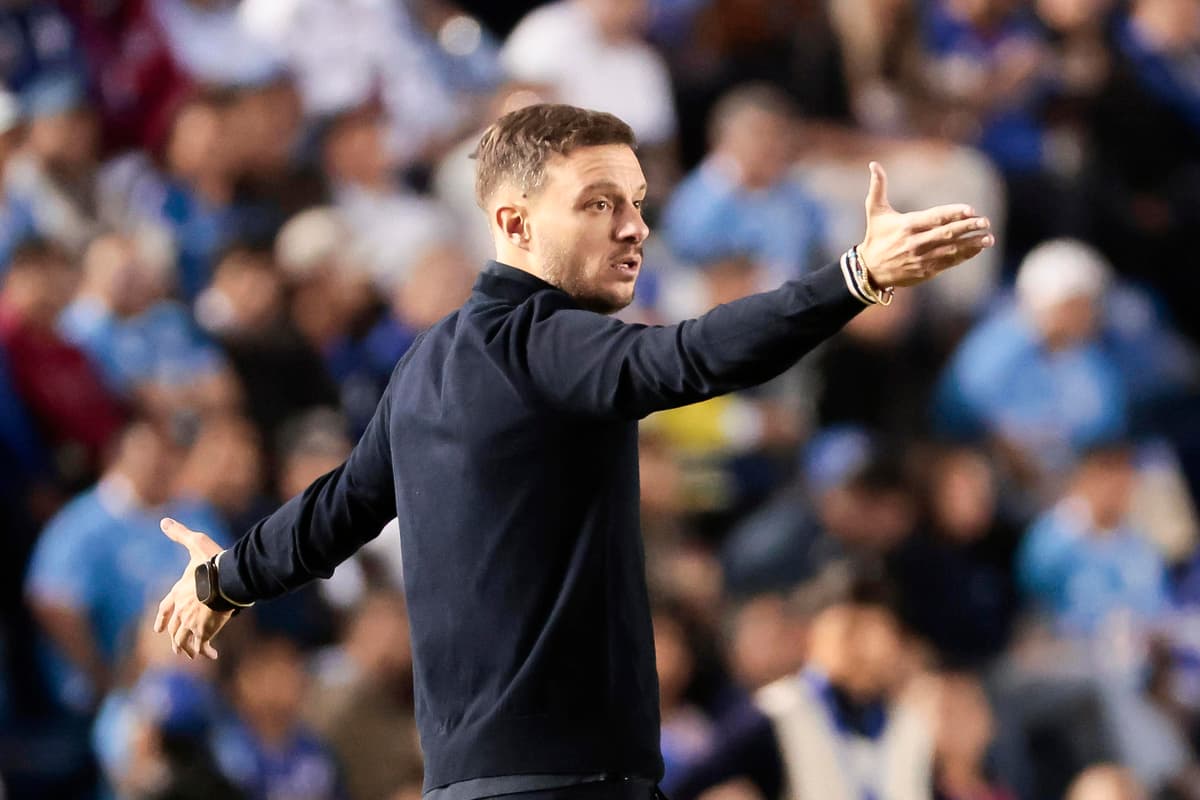 El entrenador argentino Martín Anselmi durante un partido de Liga.