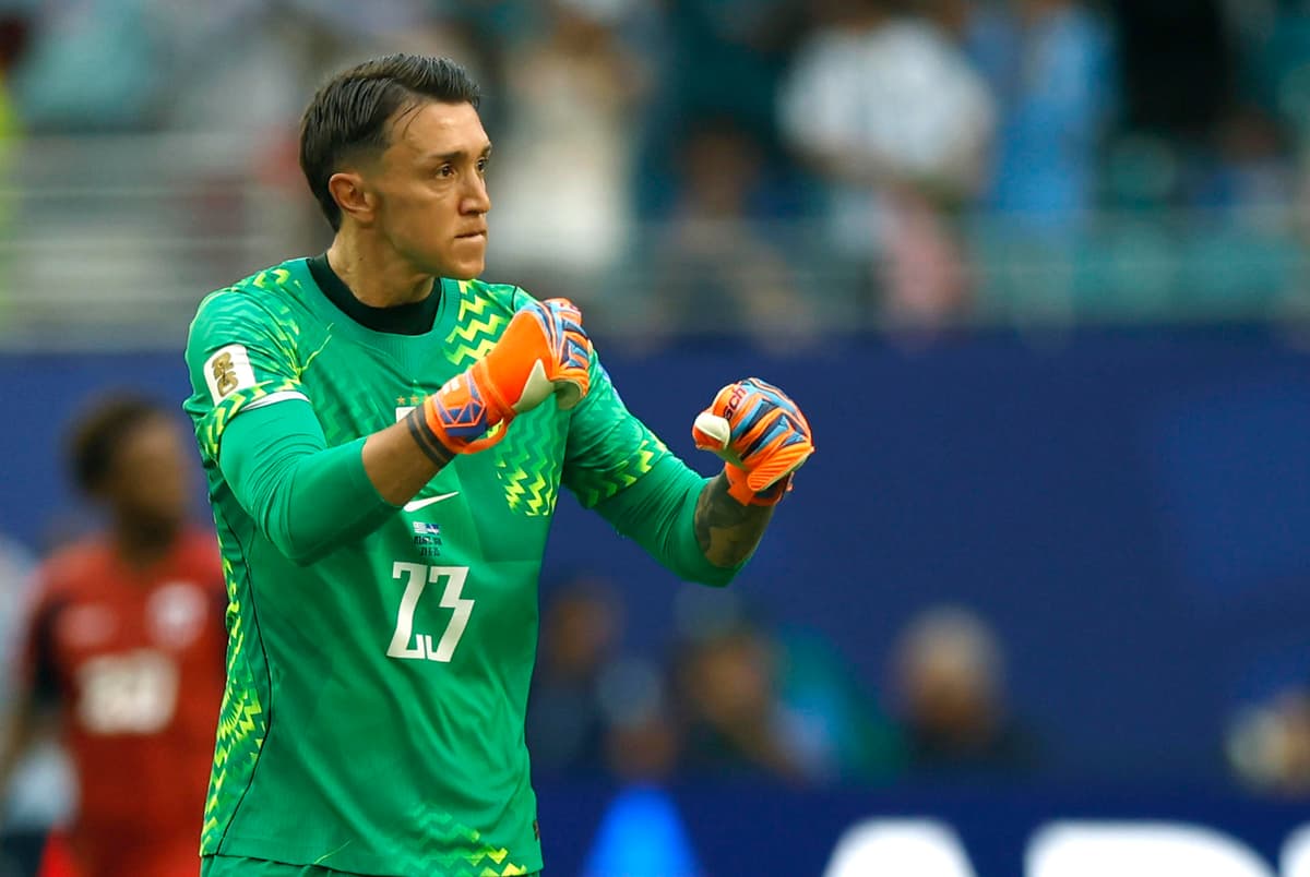 ¡EL DILEMA DE LA CELSTE! El uruguayo Muslera vuelve del retiro y pone en jaque la portería de Uruguay ante España