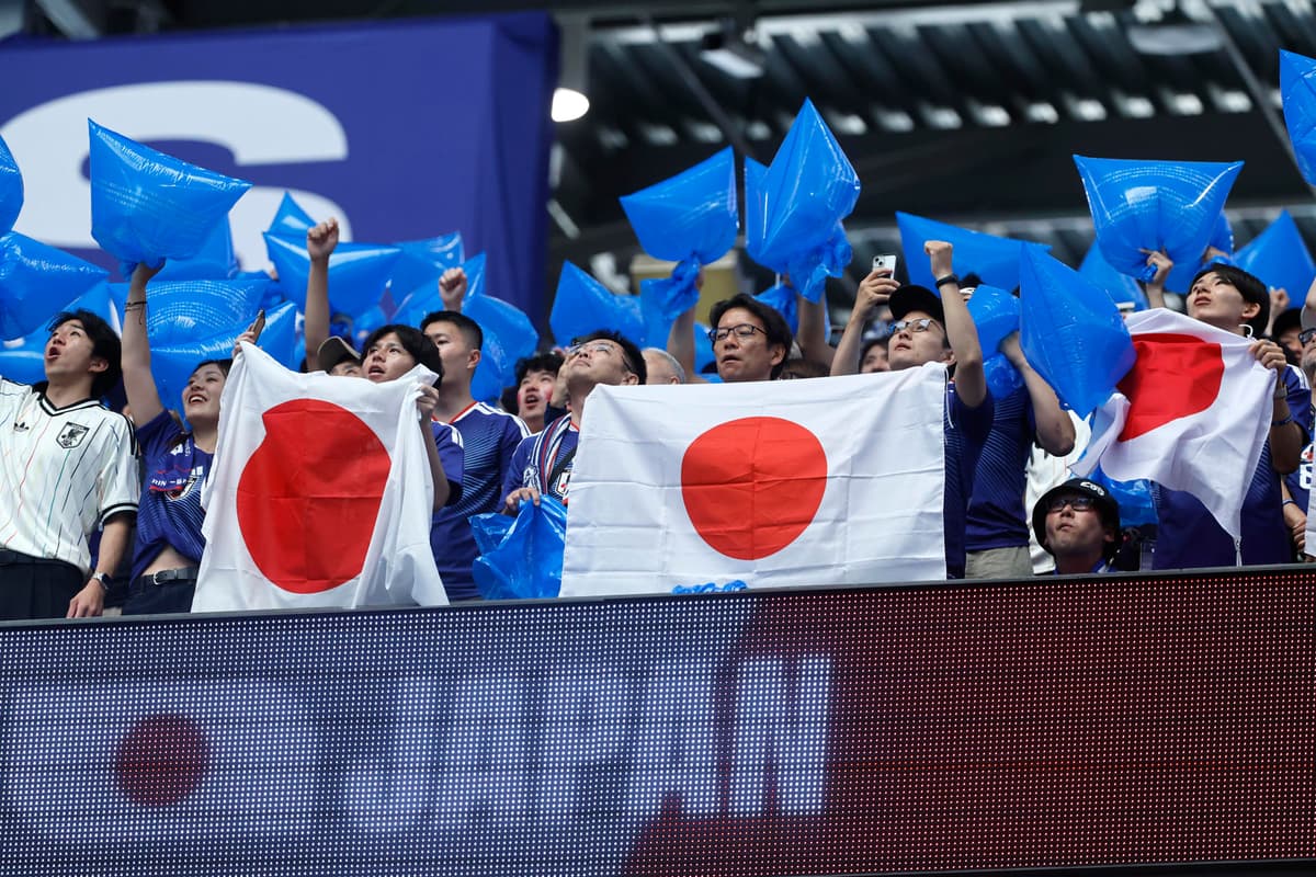 RESPETO EN DEBATE: Japoneses limpian estadios del Mundial y desatan críticas por doble moral en casa