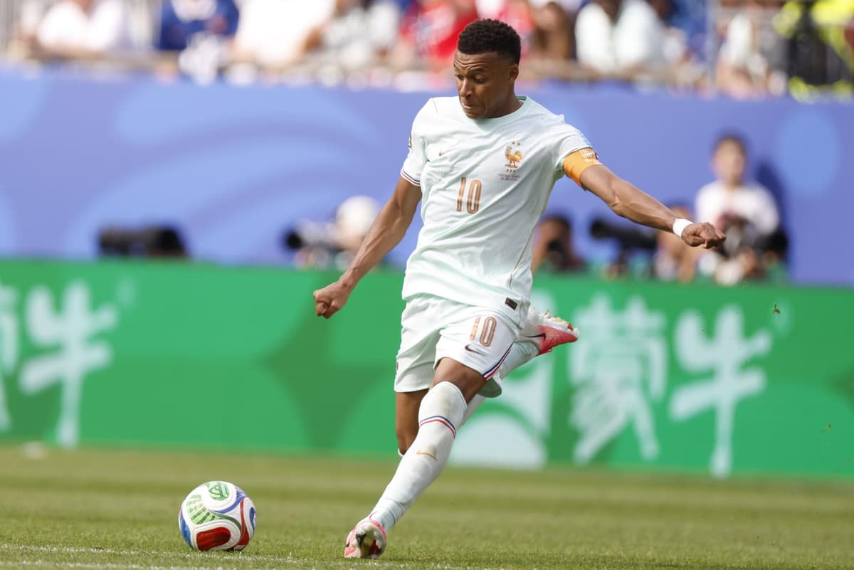¡DUELO DE TITANES! franceses Mbappé y Dembélé retan a suecos Isak y Gyökeres