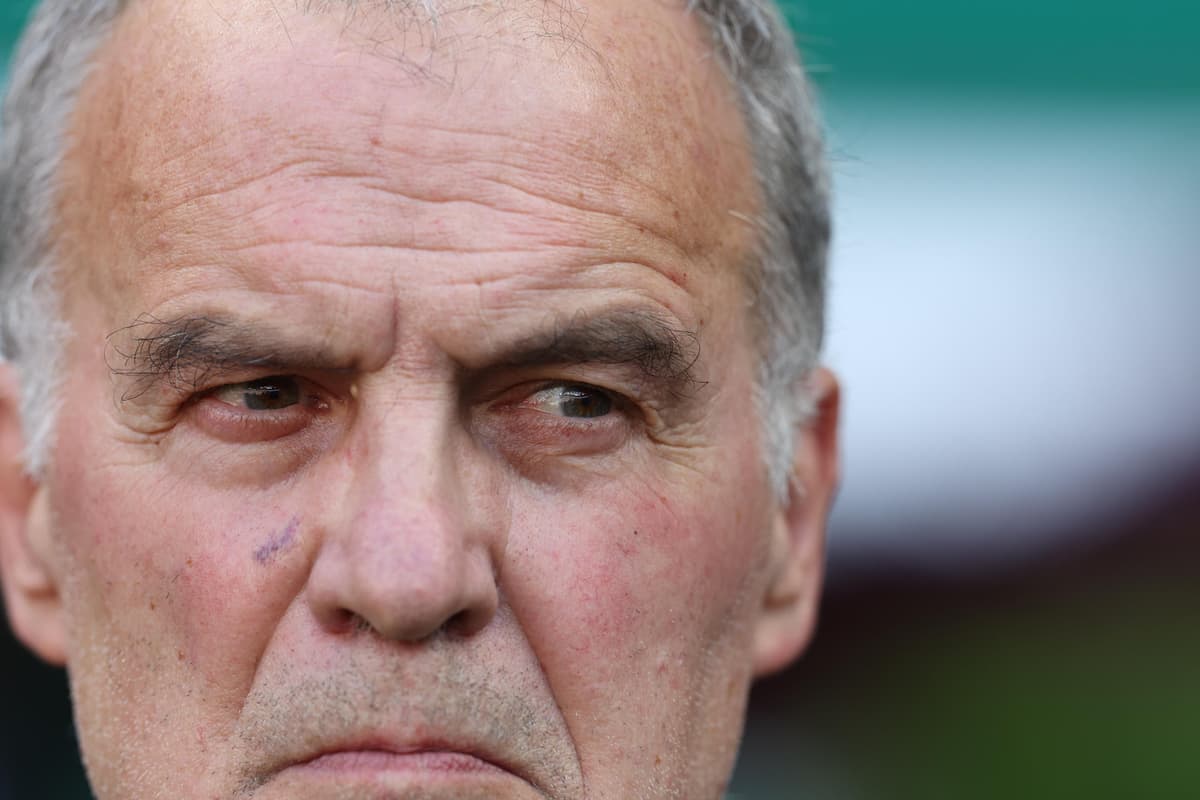SE ACABA EL CICLO: argentino Bielsa se despide entre versiones de uruguayos Suárez y Valverde