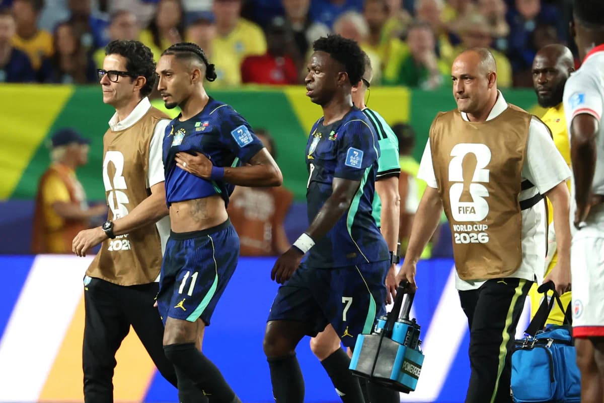 ALERTA EN BRASIL: brasileños Raphinha y Vinícius inquietan a Ancelotti en el Mundial