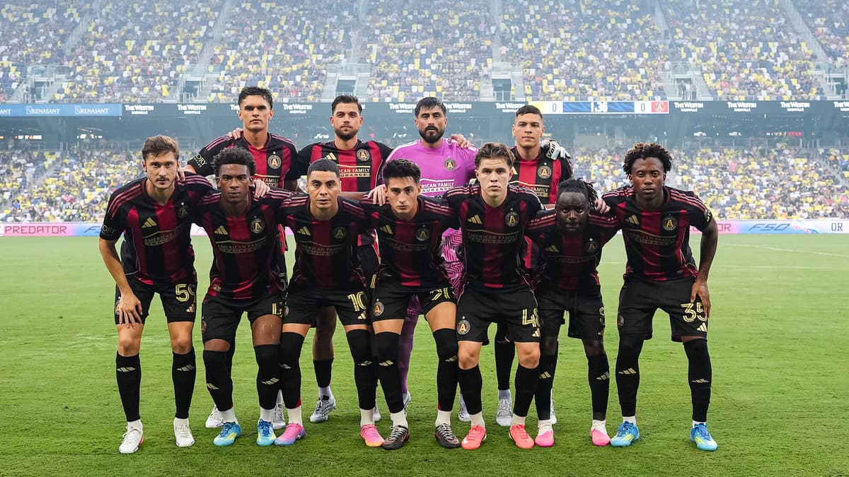 OTRA VEZ LO MISMO: el paraguayo Almirón lideró, pero Atlanta volvió a perder