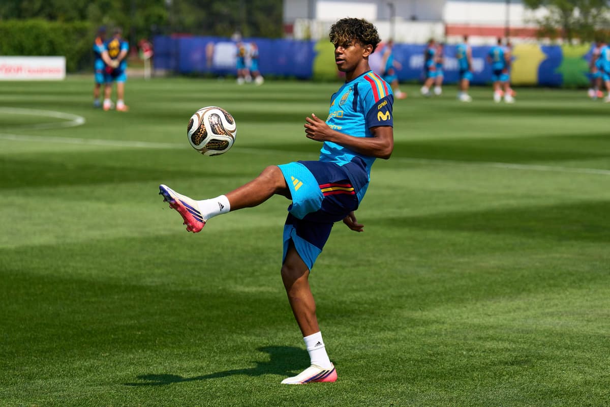 LISTOS PARA EL FINAL: Lamine Yamal y Pedro Porro entrenan con el grupo