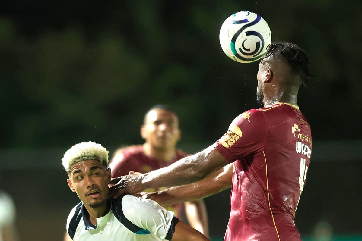 1-2-. El Saprissa resiste con diez hombres y derrota al UMECIT en Panamá