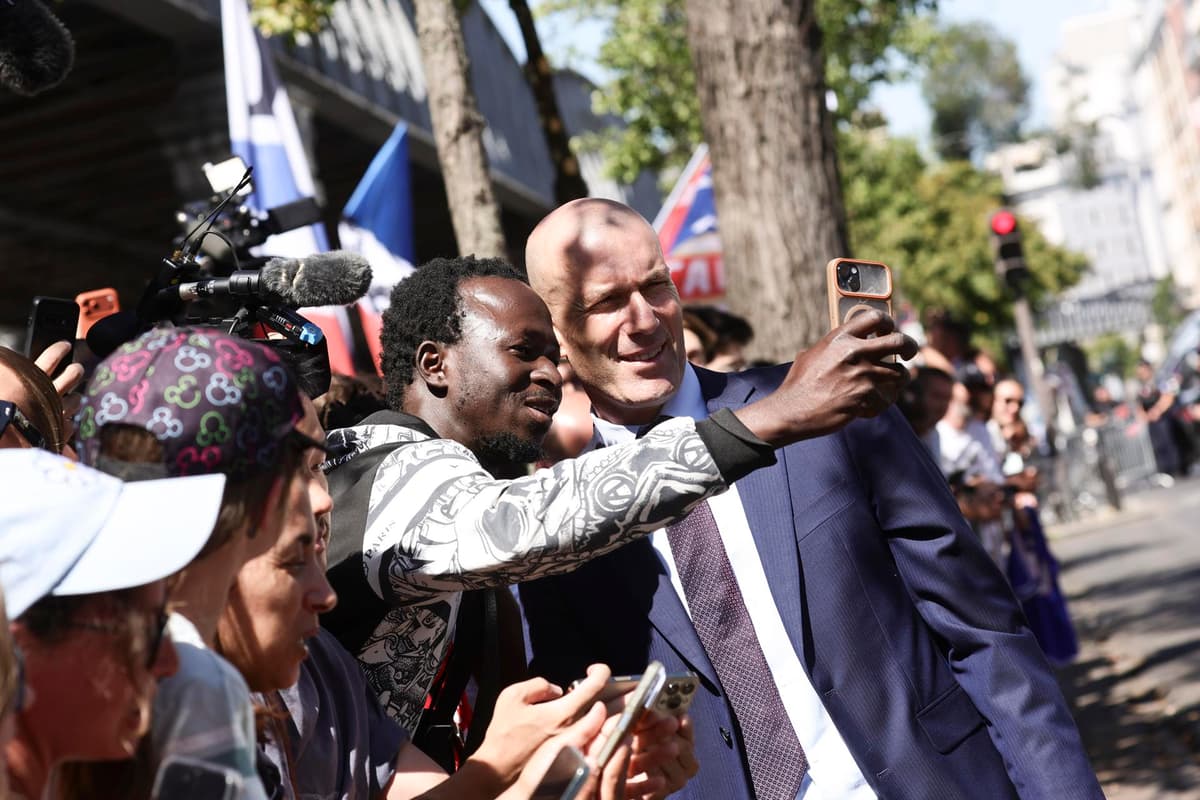 Zizou toma el timón de los ‘bleus’