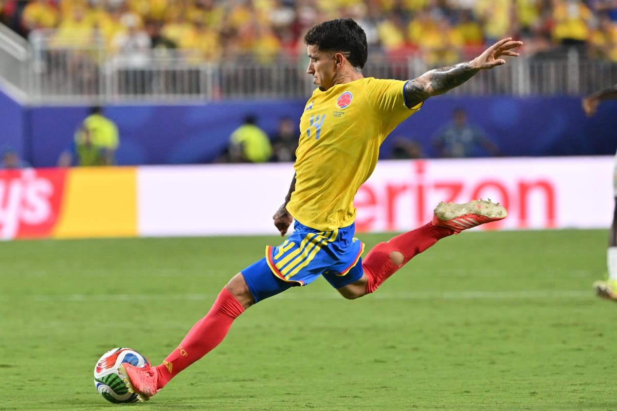 ¡CAMBIO DE RUMBO! El colombiano Puerta deja Racing y ficha por Olympiakos