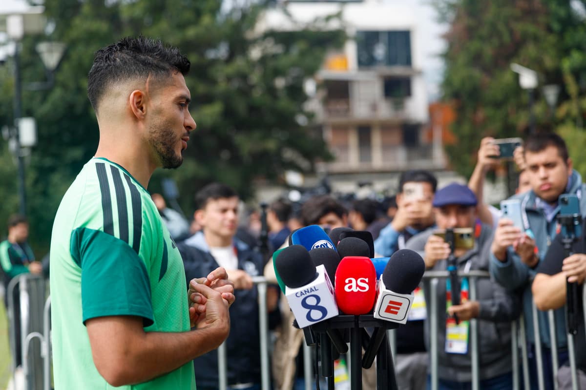 SIN MIEDO AL FAVORITO: mexicanos Jiménez y Ochoa y español-mexicano Fidalgo calientan el México vs Inglaterra