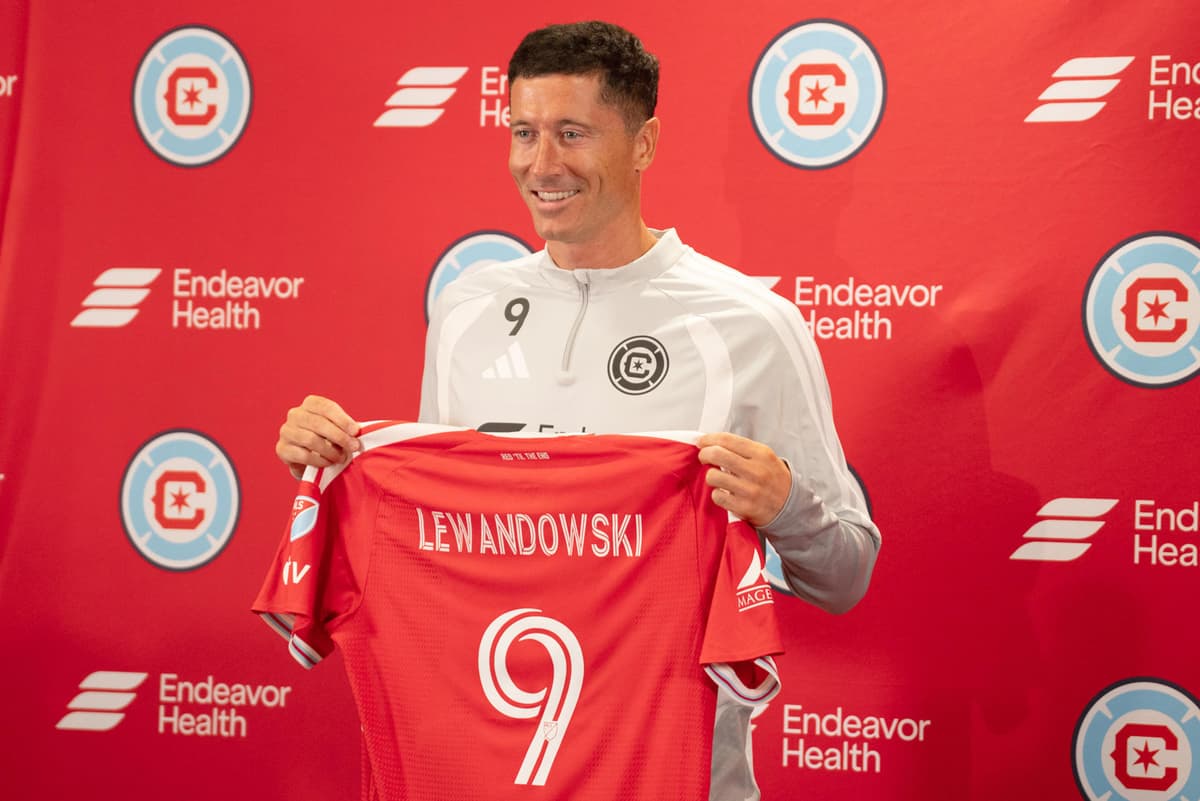 NUEVA AVENTURA EN LA MLS El polaco Lewandowski llega al Chicago Fire y corrige a los periodistas: «Se llama fútbol»