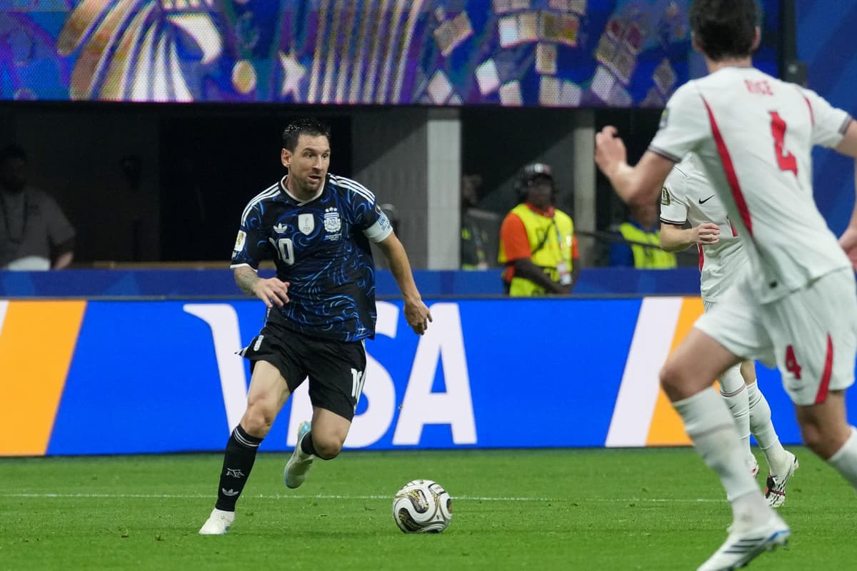 LA FINALISSIMA MÁS GRANDE: los argentinos Messi y Álvarez retan a los españoles Merino y Williams por el Mundial