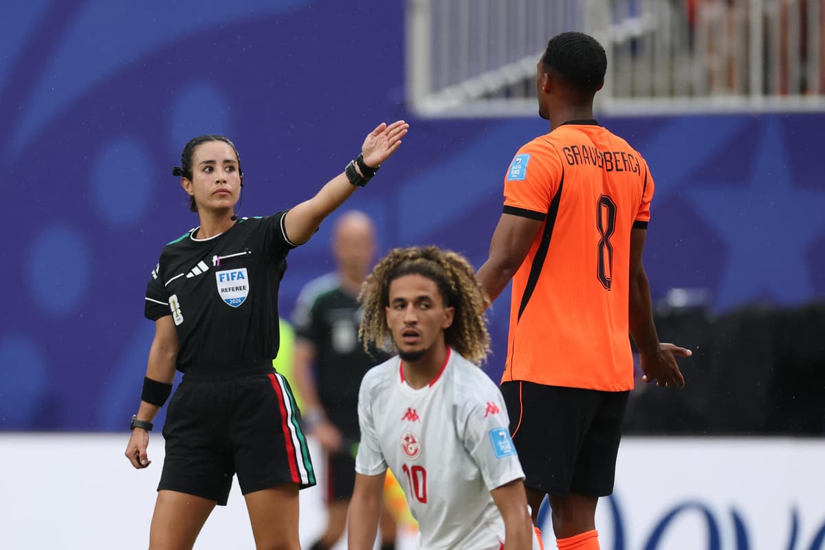 LA CANCHA TAMBIÉN SE NARRA: españolas Bonmatí y Hermoso reflejan el reto femenino del Mundial