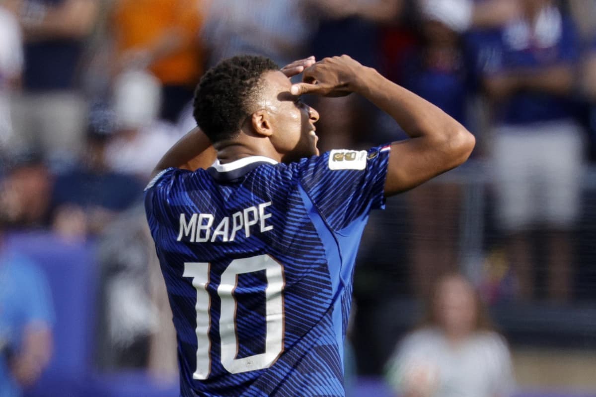 ¡VA POR OTRA PÁGINA DORADA! El francés Mbappé acecha a argentino Messi y sueña con otro Mundial