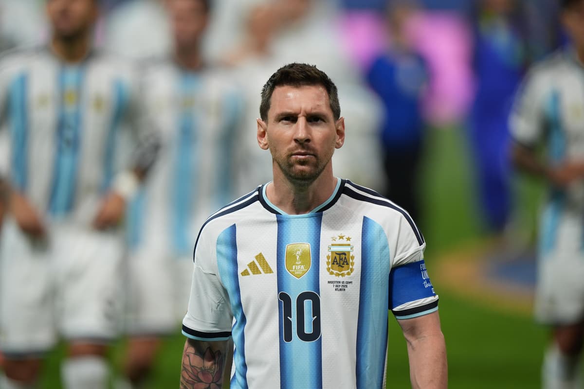 CINCO BATALLAS POR LA GLORIA: argentinos Messi, Tagliafico, Paredes, Fernández y Álvarez desafían a los españoles Simón, Yamal, Olmo, Rodri y Cubarsí