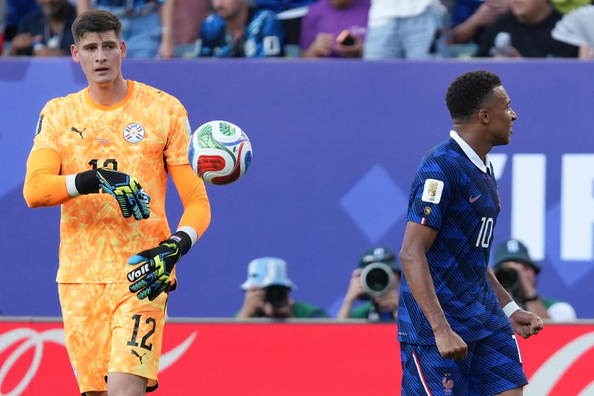 CALENTURA MUNDIALISTA: paraguayo Gill explica el pelotazo al francés Mbappé