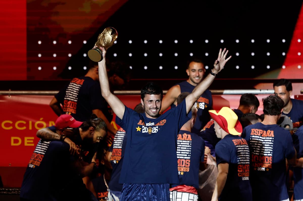 JUSTICIA PARA EL HÉROE: el español Hernández reivindica al español Torres tras conquistar el Mundial