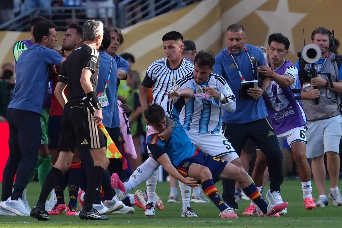 BAJO LA LUPA: la investigación de la FIFA a Argentina apunta a los argentinos Molina y Paredes