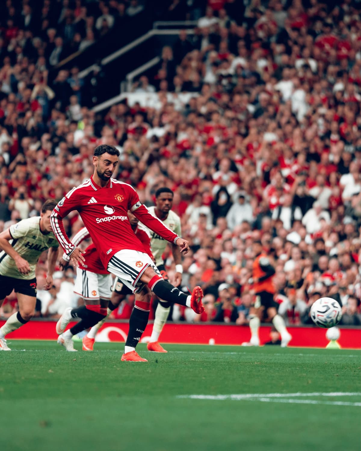 ¡GOLEADA! El brasileño Cunha y el portugués Fernandes sacuden al United