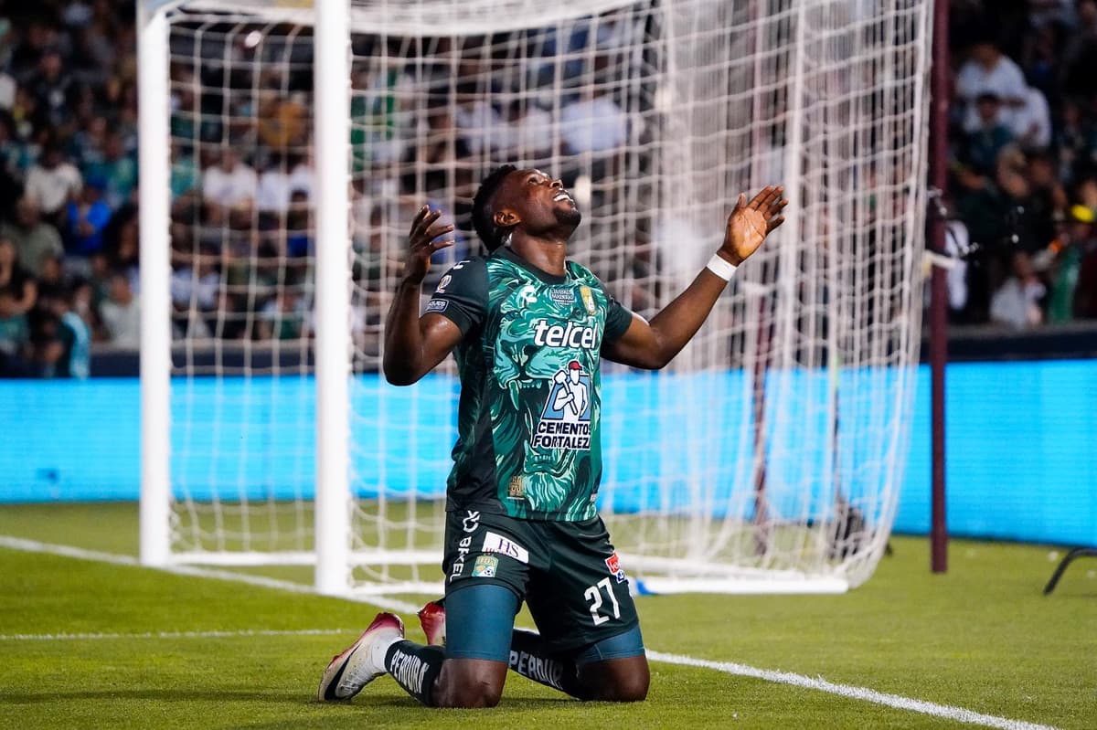 ¡DOBLETE DECISIVO! El colombiano Cambindo lleva al León a semifinales