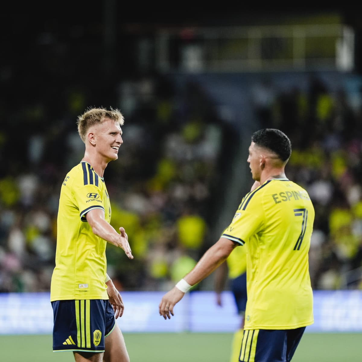 ¡ARGENTINO IMPARABLE! Espinoza brilla con goles y asistencias en Nashville