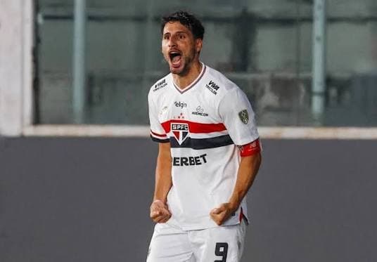 ¡SE QUEDA! El argentino Jonathan Calleri renueva contrato con el São Paulo hasta 2028