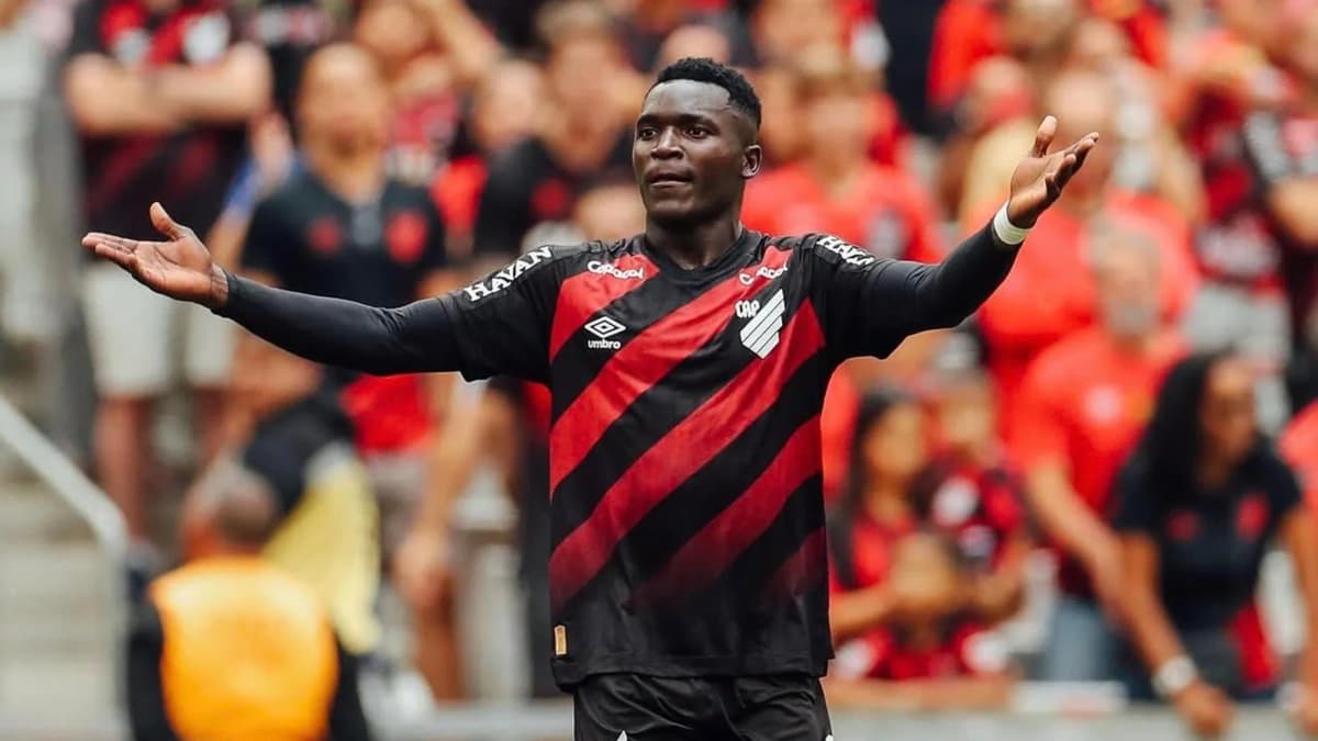 ¡DOBLETE! El colombiano Viveros toma el liderato goleador en Brasil
