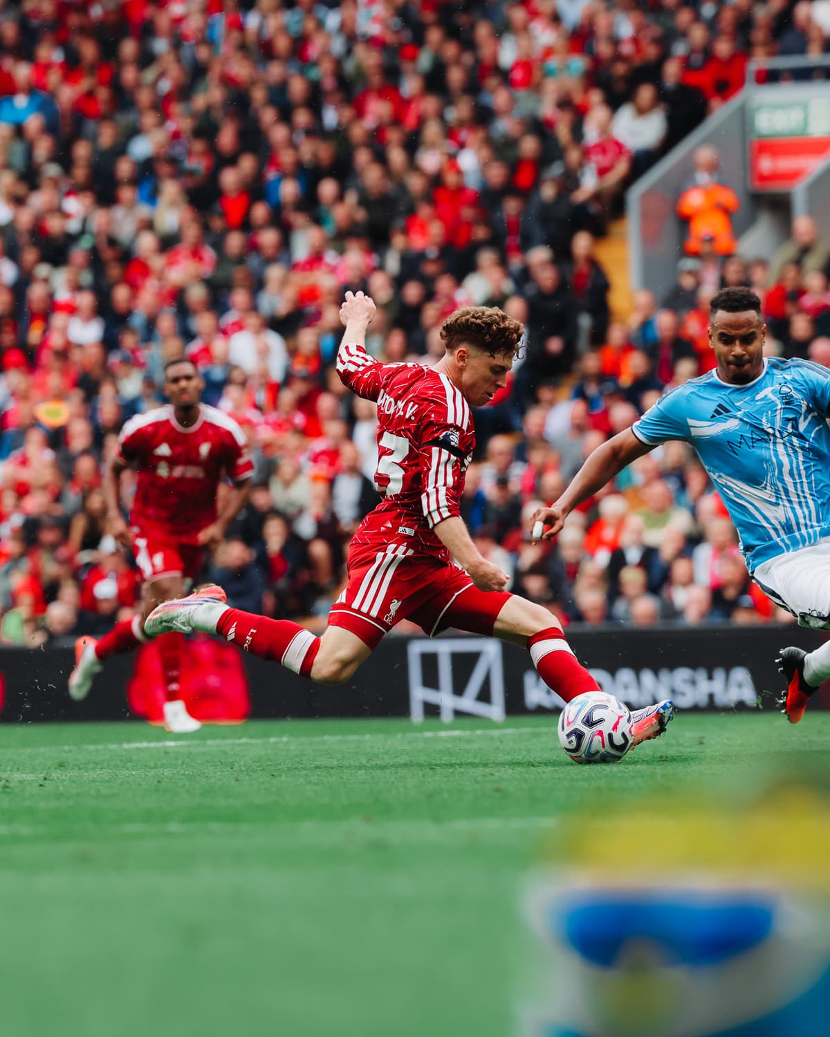 ¡GOLAZO! El español Muñoz salva al Liverpool ante Nottingham Forest