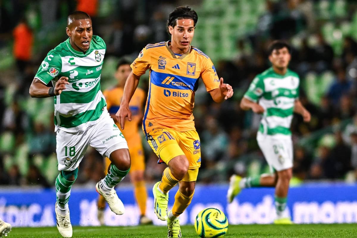 ¡RESISTENCIA REGIA! Tigres aguanta con diez y empata sin goles ante Santos