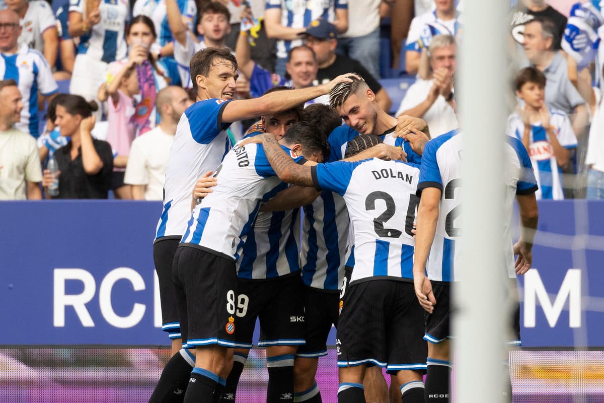 SANTOS HACE HISTORIA: el español debuta con el Levante a los 15 años