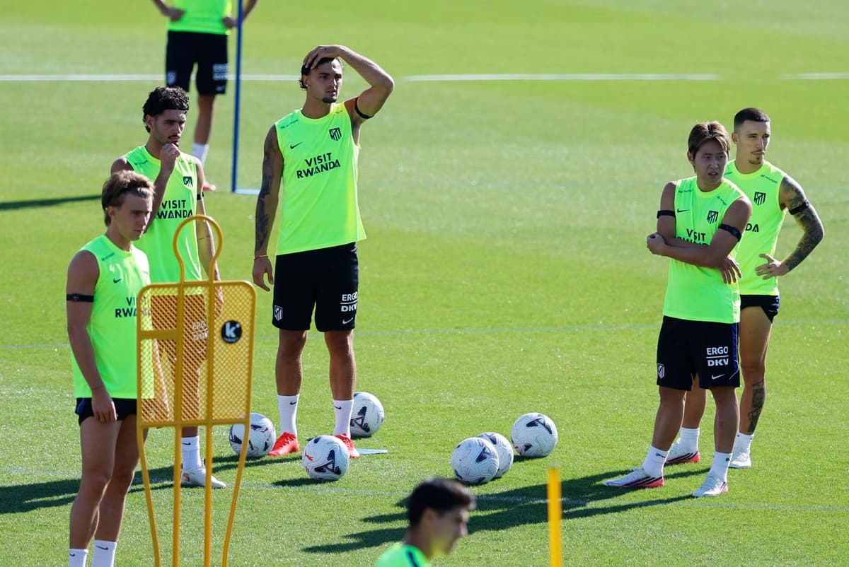 Julián Alvarez, baja en el entrenamiento del Atlético por una indisposición