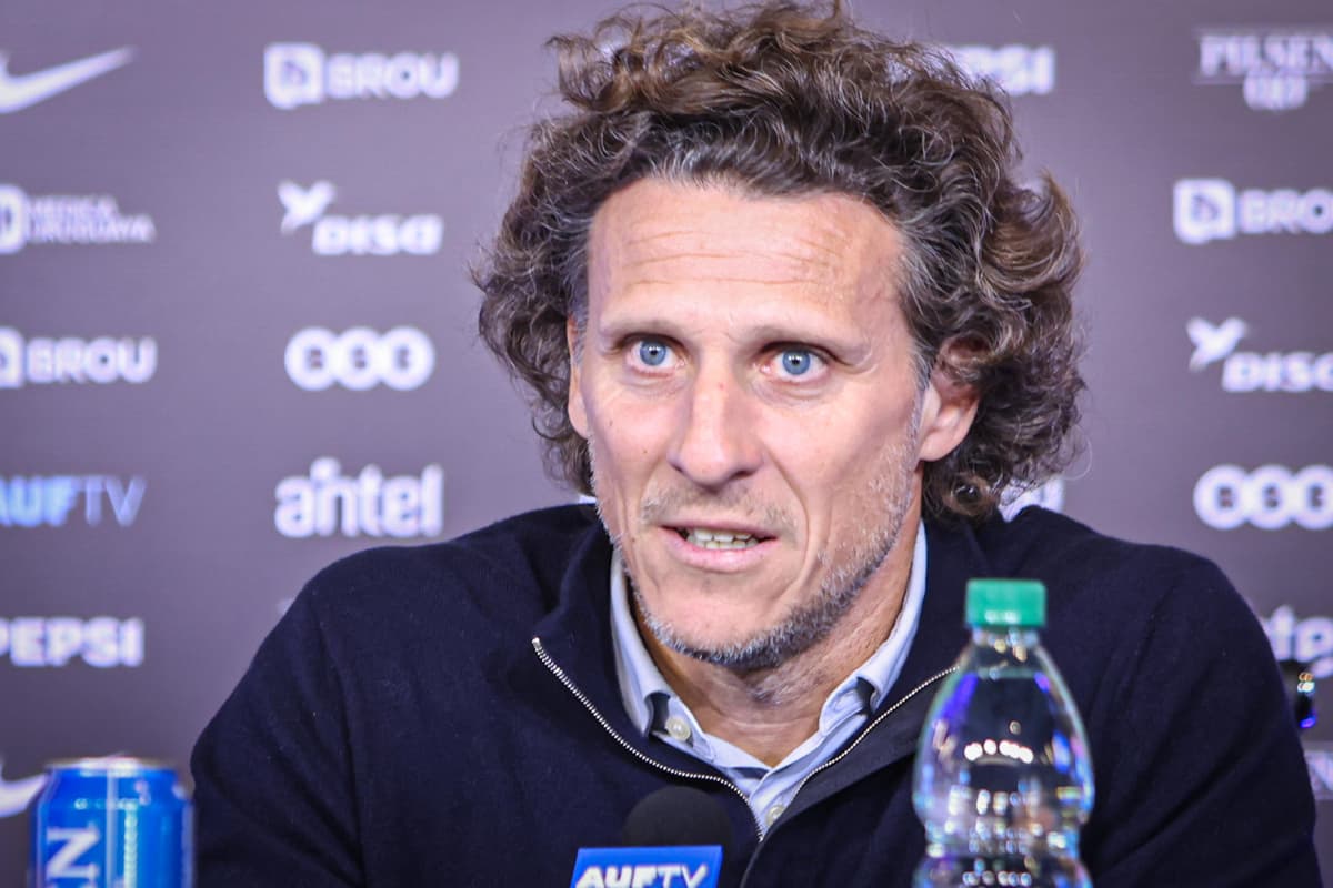 PUNTO HASTA MARZO: el uruguayo Forlán duda de seguir al frente de Uruguay