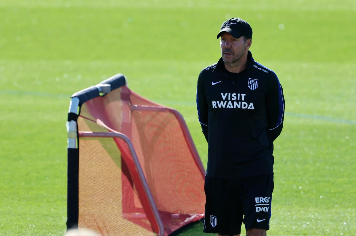 ¡ROMPECABEZAS! El argentino Julián Alvarez y Sorloth complican el ataque de Simeone