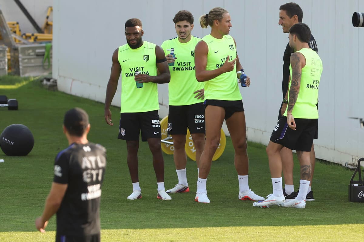 El Atlético viaja a Marsella sin Julián Alvarez, Baena y Llorente