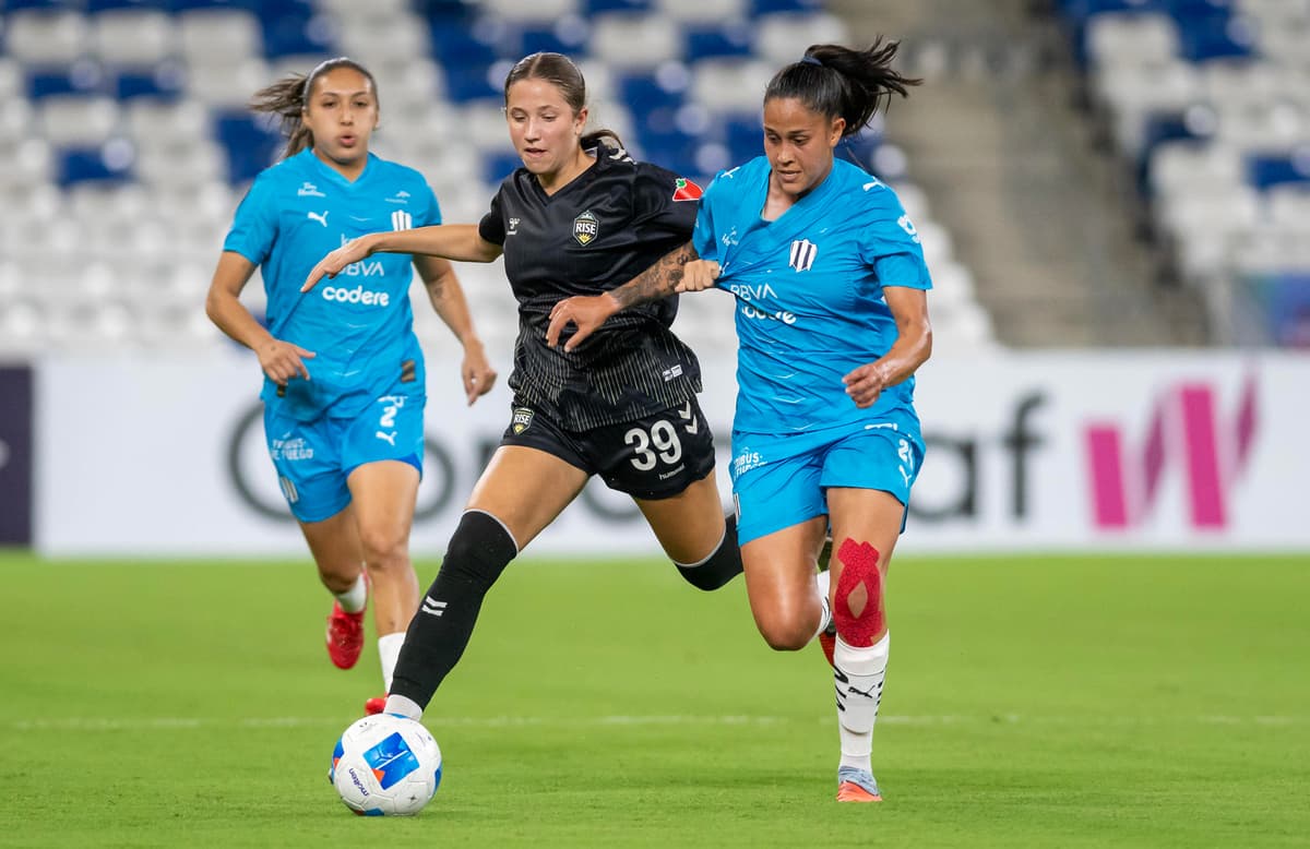 La colombiana Restrepo marca un gol olímpico en la victoria de Monterrey sobre Santos