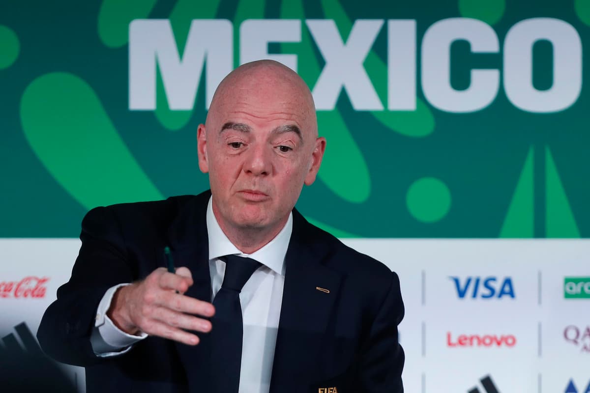 Infantino respira con el apoyo de Argentina, México y la CAF