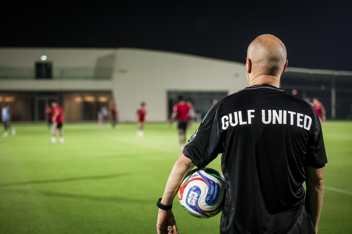 ¡ESTRENO! El español Iniesta debuta como entrenador del Gulf United