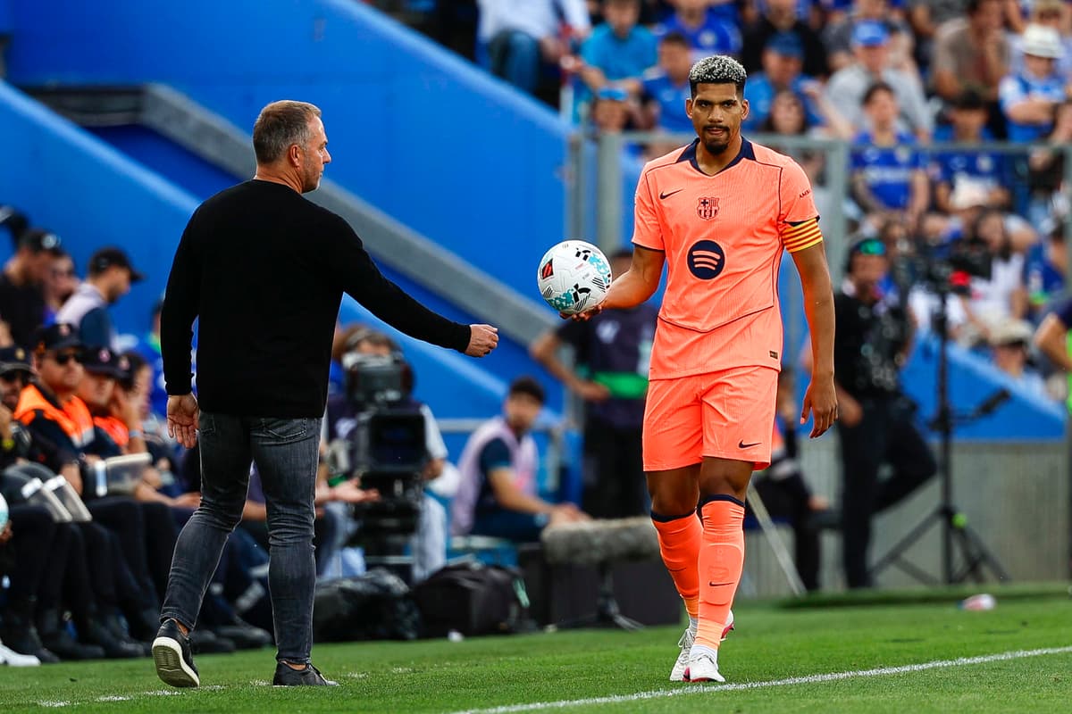 Araujo, cedido al Liverpool por una temporada con una opción de compra de 55 millones