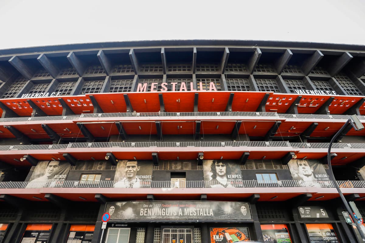 Un Valencia lleno de dudas aspira a Europa para despedir Mestalla