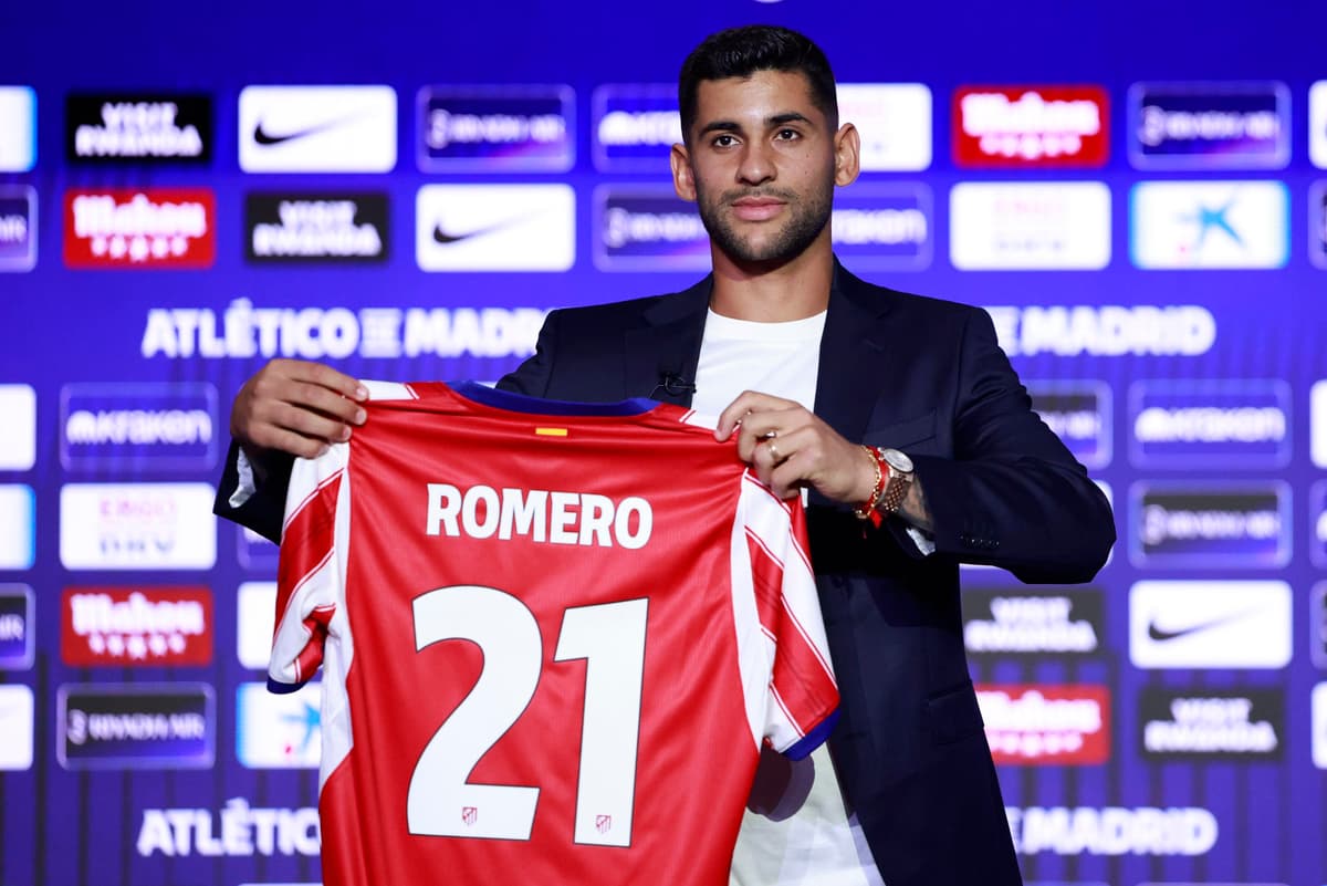 ‘Cuti’ Romero lucirá el número 21; Vargas pasa al 3, a la espera de una posible salida